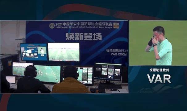 VAR黑哨？拜仁两度“手球”被无视，欧冠公正性彻底崩坏？