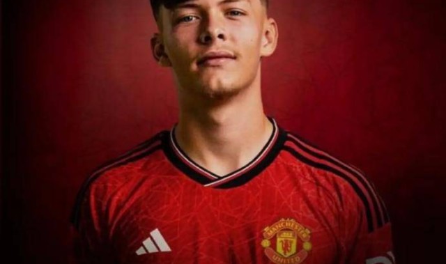 2600万卖掉，33场造31球！曼联肠子悔青：自家青木成法甲射手王