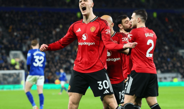 1-0！2-2！激情一夜，曼联绝杀，阿拉维斯绝平，吉达国民登顶