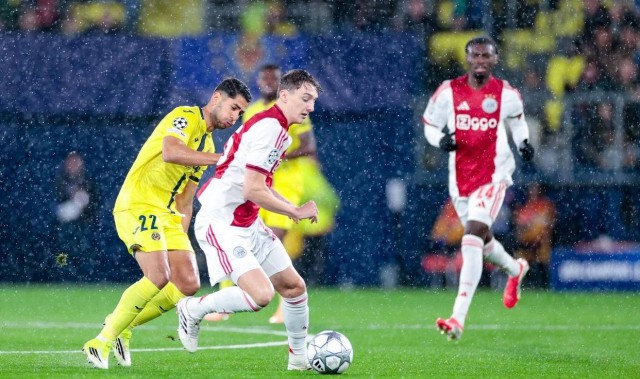 欧冠激战：阿贾克斯主场逆转比利亚雷亚尔，连胜保留出线希望